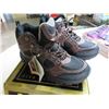 Image 1 : Mens Everest Hiker size 8.5m / Note: one eyelet is broken off but can be