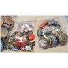 Image 3 : LARGE LOT OF PINS & BUTTONS
