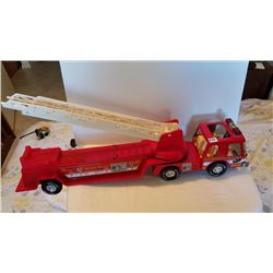 GREAT CONDITION NYLINT FIRETRUCK, 31"