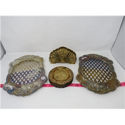 ROYAL DOULTON GILDED SMALL PLATES X 6, NAPKIN HOLDER & 2 TRIVETS