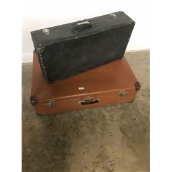 2 VINTAGE SUITCASES 26X14, 32 X 22