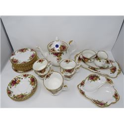 LOT OF ROYAL ALBERT OLD COUNTRY ROSES DISHES, TEA POT, SMALL TRAY, MED TRAY, CREAM SUGAR BOWL W/SPOO