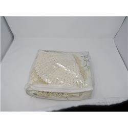 LINENS AND DOILIES
