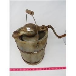 PEERLESS WOODEN ICE CREAM MAKER, MADE IN CANADA