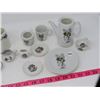 Image 2 : CHILD'S TEA PARTY DISHES