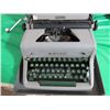 Image 2 : ROYAL TYPEWRITER