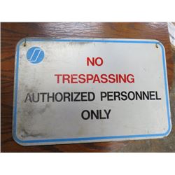 NO TRESPASSING SIGN 17¾X11¾