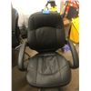 Image 4 : 3 Black leather, adjustable office chairs with arms on wheels