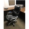 Image 3 : 1 High end Black leather adjustable chairs with arms and wheels