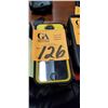 Image 1 : 5 IPhones with cases