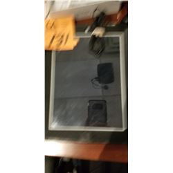 2 Ipads only 1 with case