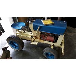 INTERNATIONAL CUB CADET TRACTOR 8HP MOTOR 3 SPEED AND REVERSE, RUNNING, AND IN WORKING ORDER