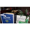 Image 1 : 2 BOXES GARDENING TOOLS + DECOR