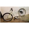 Image 1 : WHITE NEXT BIKE