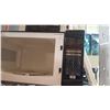 Image 3 : BLACK DANBY DESIGNER MICROWAVE - WORKING CONDITION
