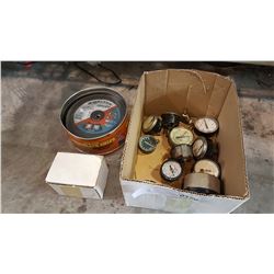 LOT OF GAUGES AND ABRASIVE DISCS