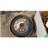 Image 2 : LOT OF GAUGES AND ABRASIVE DISCS