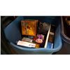 Image 1 : TOTE OF TOYS AND GAMES