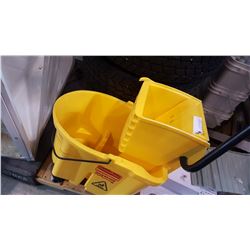 RUBBERMAID MOP BUCKET W/ WRINGER