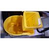 Image 2 : RUBBERMAID MOP BUCKET W/ WRINGER