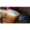 Image 1 : BUCKET OF 2" NAILS AND NEW CONTOUR TRUCK STEP