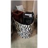 Image 1 : TAYLOR MADISON BAG WITH MAILBOX AND DECORATIVE ESTATE ITEMS