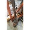 Image 2 : PITCHFORK AND AXE