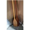 Image 3 : TWO WOOD OARS