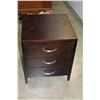 Image 2 : 3 DRAWER MODERN NIGHTSTAND