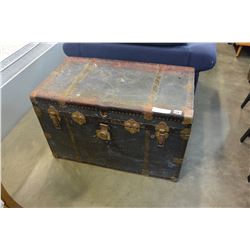 STEAMER TRUNK