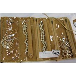TRAVEL BAG WITH PEARLS