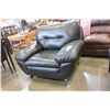 Image 2 : BLACK LEATHER ARMCHAIR