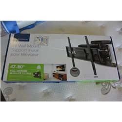 NEW OVERSTOCK INSIGNIA 47-80 INCH FULL MOTION TV WALL MOUNT, COMPLETE, UP TO 110 LBS