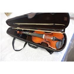 STANTONIA VIOLIN IN CASE