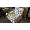 Image 2 : NEW ASHLEY SIGNATURE DESIGN ACCENT CHAIR, RETAIL $1349