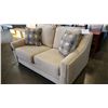 Image 3 : NEW BENCHCRAFT SIGNATURE BEIGE FABRIC STUDDED CONTEMPORARY LOVESEAT WITH 2 THROW PILLOWS, RETAIL $18
