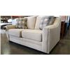 Image 9 : NEW BENCHCRAFT SIGNATURE BEIGE FABRIC STUDDED CONTEMPORARY LOVESEAT WITH 2 THROW PILLOWS, RETAIL $18