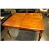 Image 3 : DINING TABLE W/ LEAF AND 6 CHAIRS