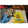 Image 3 : LOT OF DOG CLOTHES