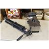 Image 1 : SMALL ELECTRIC DEEPFRYER AND SLIK TRIPOD