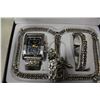 Image 2 : GENEVA ELITE WATCH AND NECKLACE AND BRACELET IN CASE