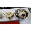 Image 4 : US OCCUPIED GERMANY TV TRAY, DECORATIVE PORCELAIN FLOWERS