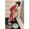 Image 2 : EASTERN DISHES AND GEISHA GIRL