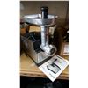 Image 1 : CUISINART PROFESSIONAL QUALITY MEAT GRINDER IN BOX