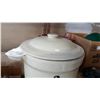 Image 2 : MEDALTA CROCK W/ LID
