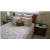 Image 8 : Pair: 3-Drawer Wooden Nightstands w/Contoured Front 24 x 18 x 22