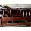 Image 1 : ANTIQUE SINGLE SPOOL BED W / RAILS