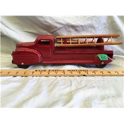 LINCOLN, FIRE TRUCK W / LADDERS