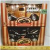 Image 1 : GR OF 2, SERIE COLLECTION, 1/24, 1940 CT FORD TOW TRUCK & 1950 CT FORD FUEL TRUCK, AS NEW