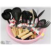 Image 1 : BOWL OF ASSORTED KITCHEN UTENSILS